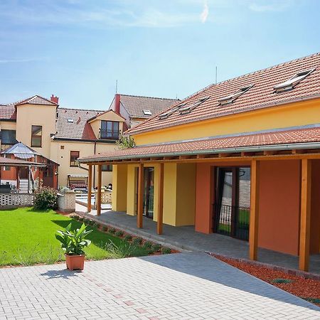 Pension Cizek Микулов Экстерьер фото