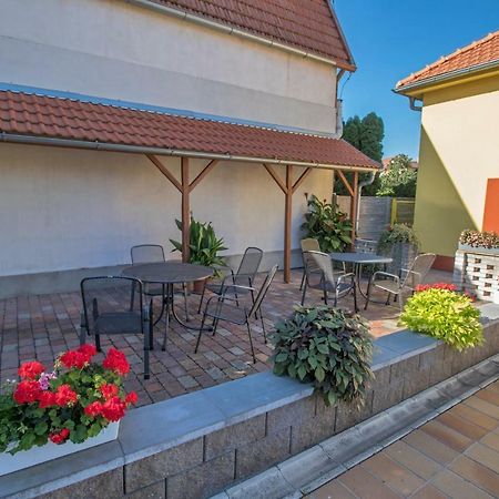 Pension Cizek Микулов Экстерьер фото