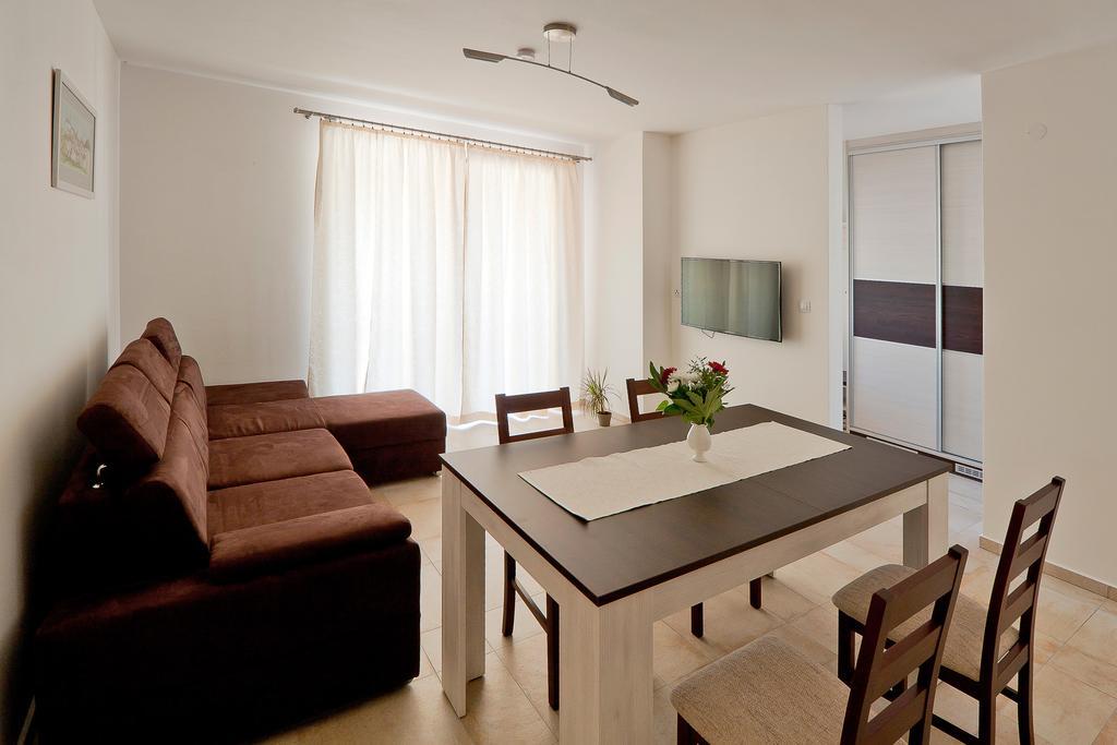 Pension Cizek Микулов Экстерьер фото