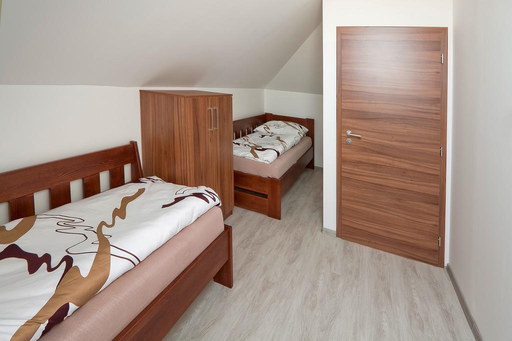 Pension Cizek Микулов Экстерьер фото