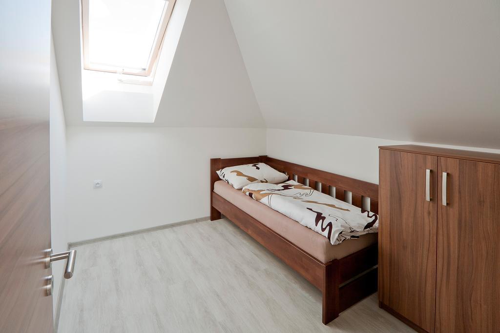 Pension Cizek Микулов Экстерьер фото