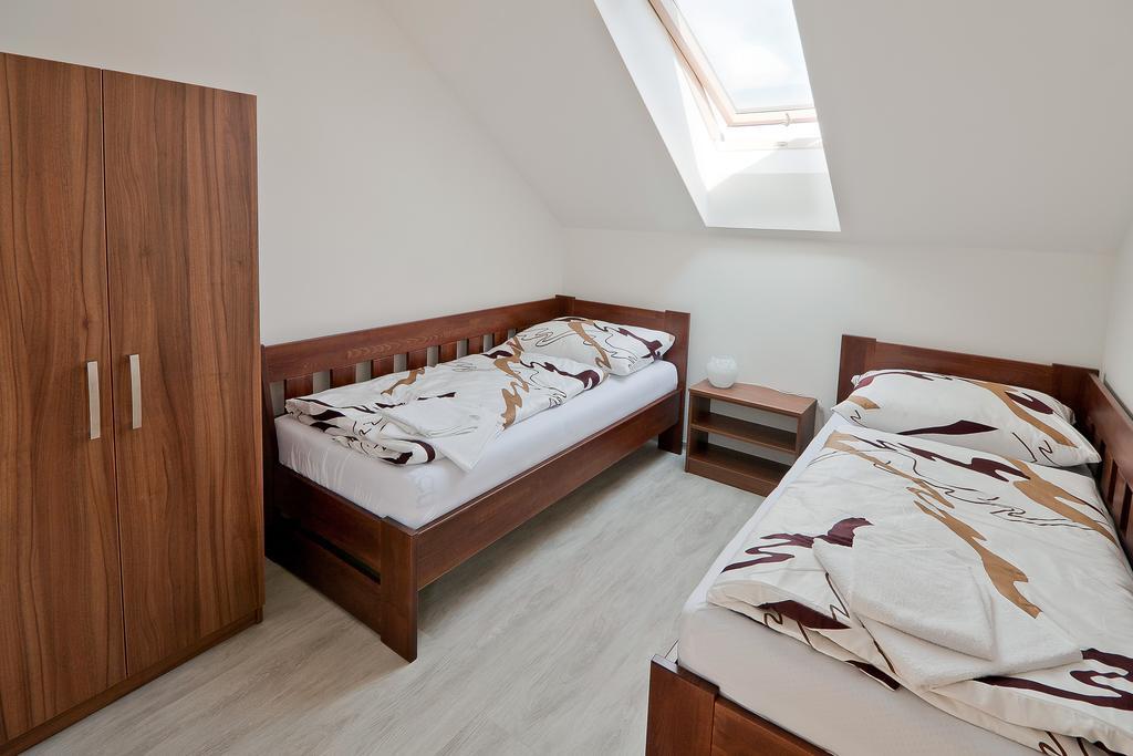 Pension Cizek Микулов Экстерьер фото