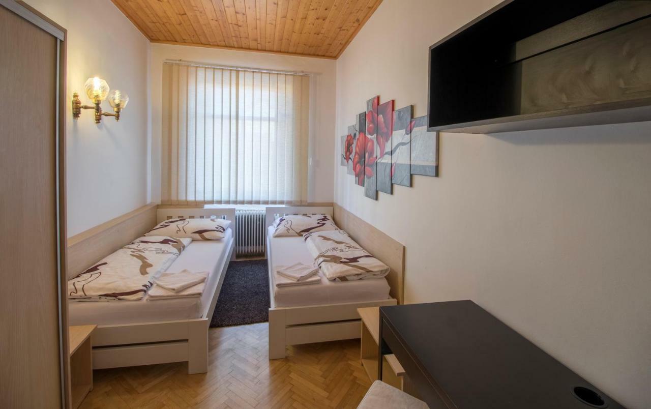 Pension Cizek Микулов Экстерьер фото