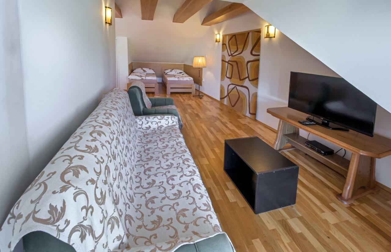 Pension Cizek Микулов Экстерьер фото